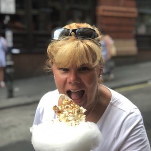 Meet your Posher, Danielle